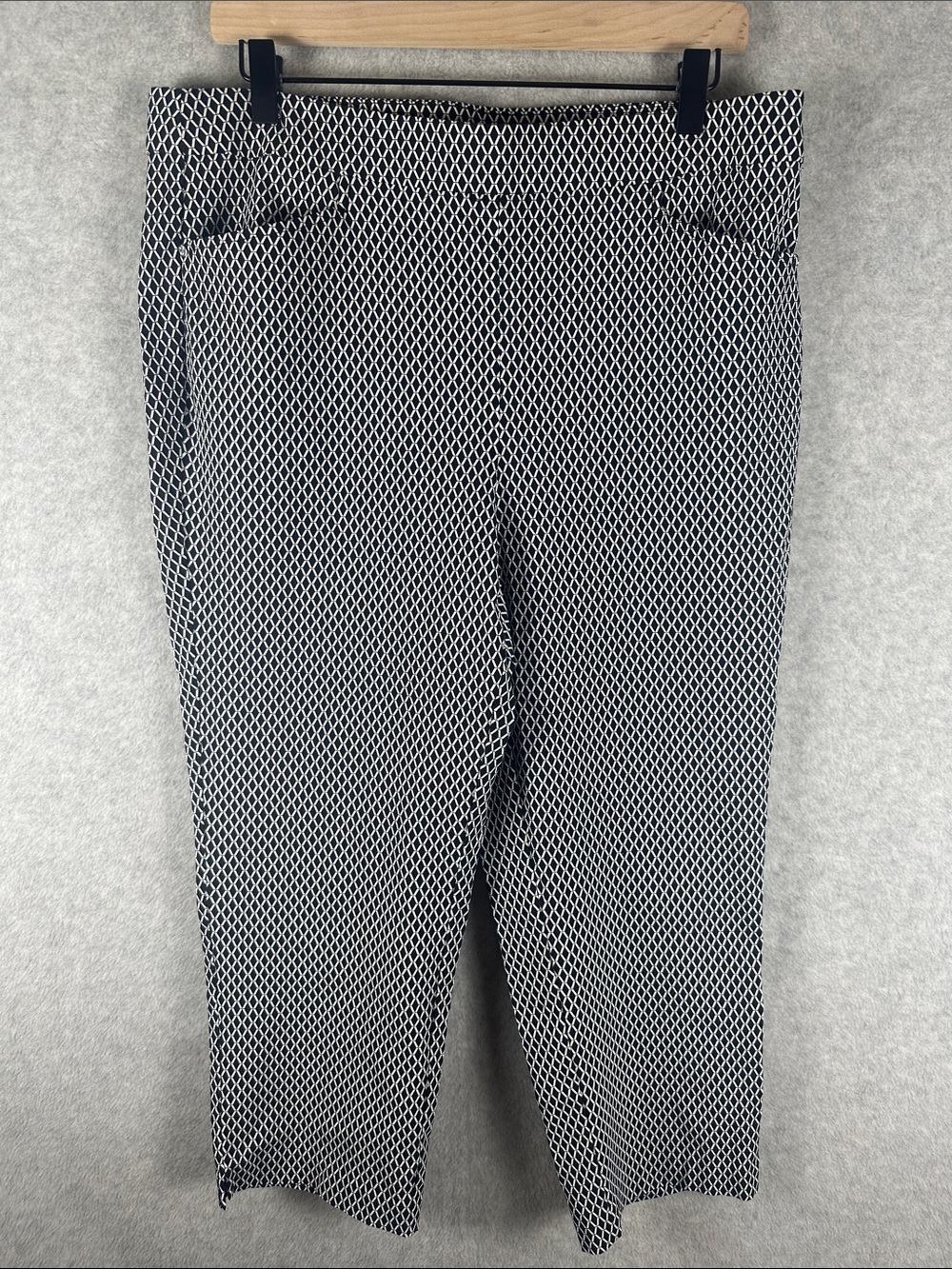 Rafaella Black & White Geometric Cropped Capris Women's Size 14 with Pockets